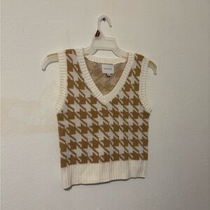 Pink Rose V-Neck Sweater Vest in Tan and White
